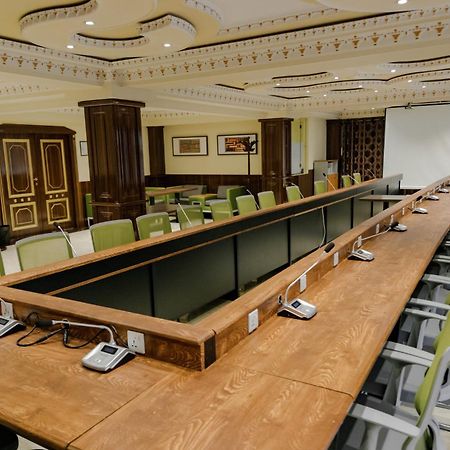 Hotel Atlas Dusanbe Kültér fotó