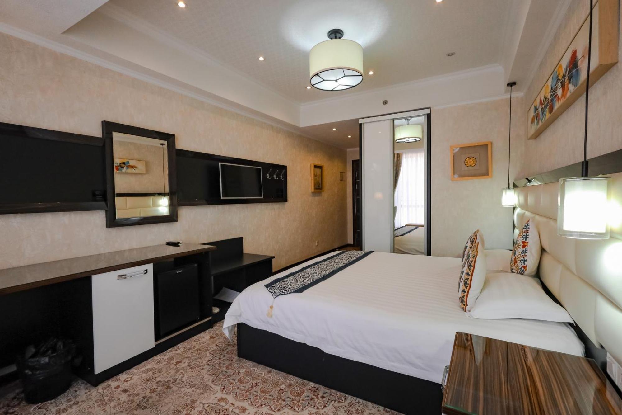 Hotel Atlas Dusanbe Kültér fotó