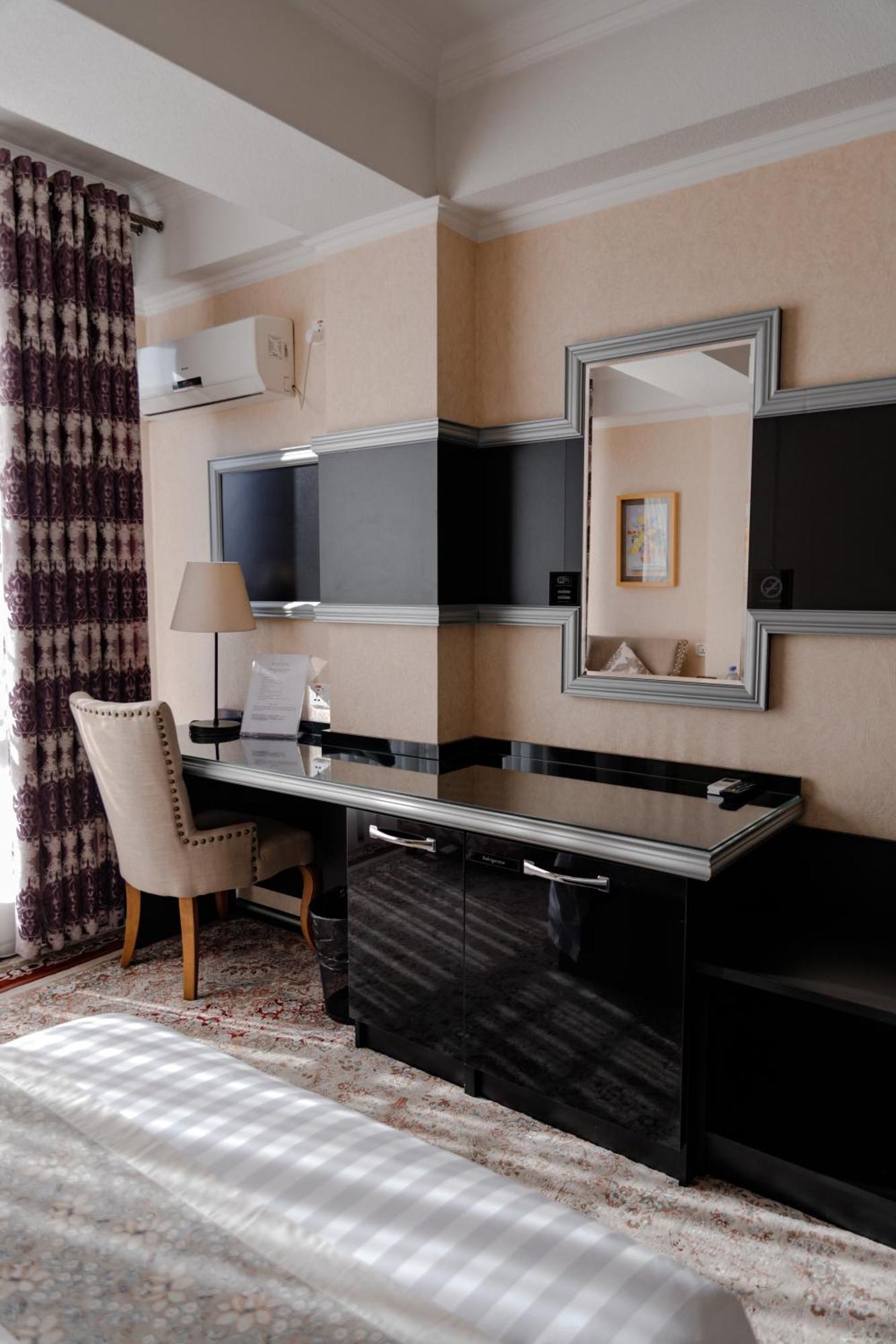 Hotel Atlas Dusanbe Kültér fotó