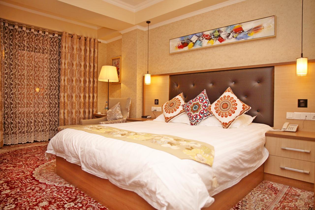 Hotel Atlas Dusanbe Kültér fotó